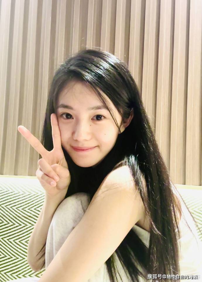 刘浩存开工素颜照清纯可爱