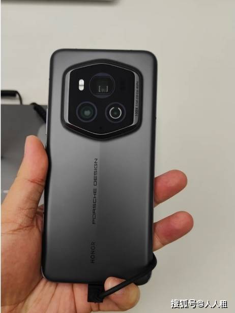 荣耀magic6保时捷和至臻版,真机质感令人惊艳-搜狐大视野-搜狐新闻