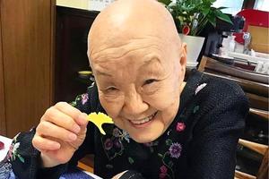 她喝酒吃肉，沉溺男色，98岁活成全民女神，人称日本版济公-图片