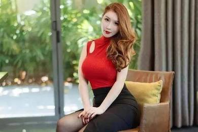 网红李维刚带货原切牛肉卷疑合成肉 厂家：疑假冒产品已报警