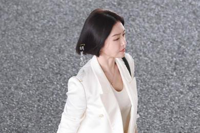 擎天全税通狂分红2.3亿：净利润毛利下滑 递表前有股东先离场