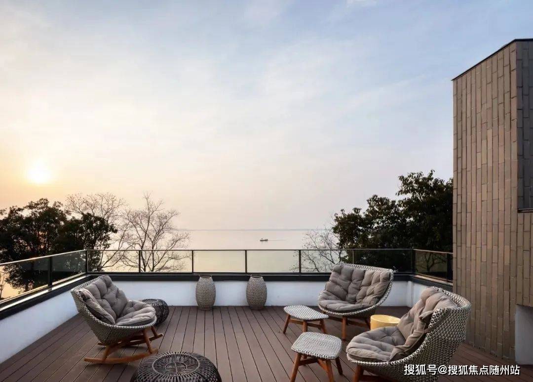 意行雅筑外观湖畔家园:聆音观邸聆音观邸是分布于水中天北侧的家园