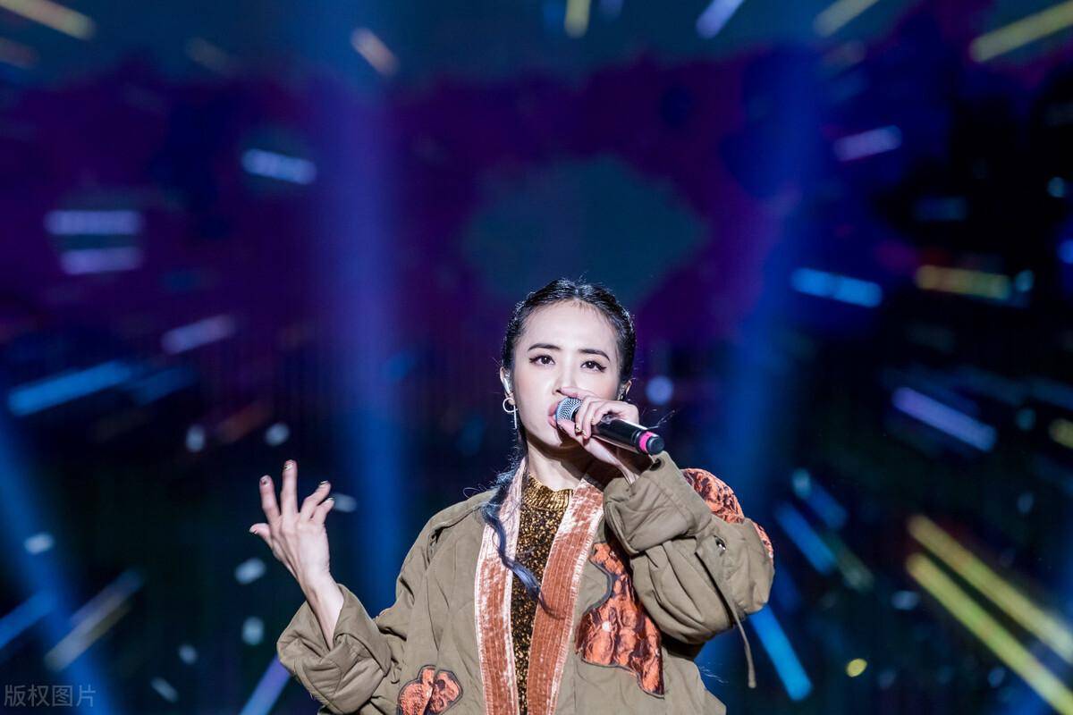 《想你的365天》,这是李玟为动画电影《宝莲灯》演唱的主题曲,由