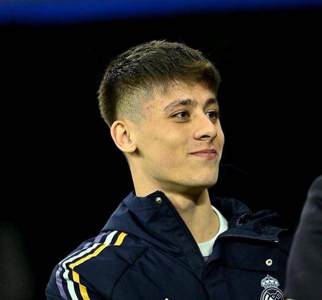 后卫:卡瓦哈尔,吕迪格,琼阿梅尼,弗兰-加西亚;中场:巴尔韦德,克罗斯