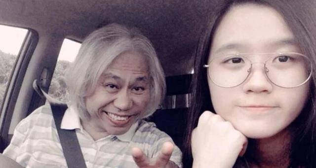 "爷孙恋"林靖恩近况曝光,流浪街头无人收留,头发稀疏举止邋遢_李坤城