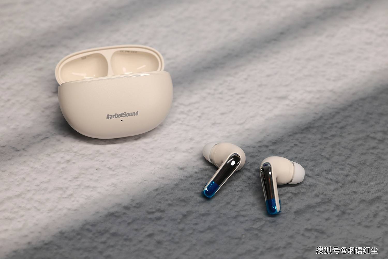 百元降噪耳机卷起来,一次入手黑白两款barbetsound蓝牙耳机_buds_内置