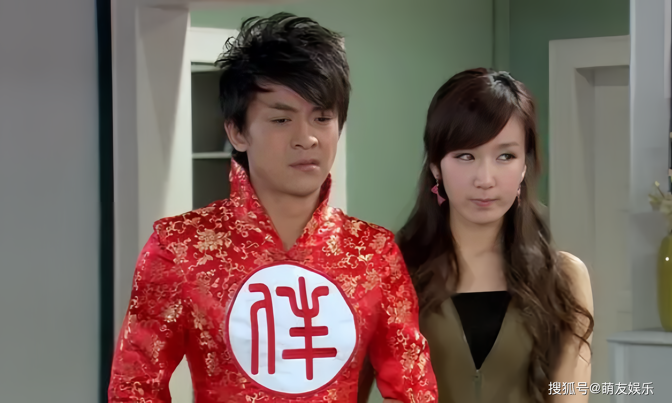 爱情公寓李佳航演技幽默,第二季伴娘张伟参加婚礼,令人难忘_角色_观众