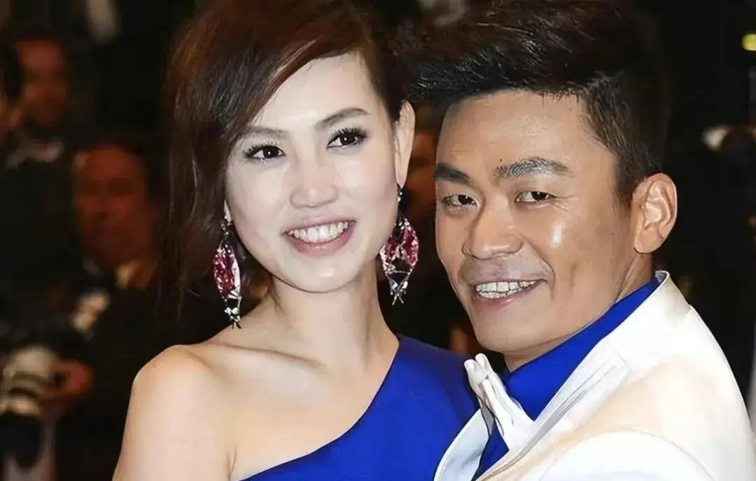 发型板正,气场强大仍年轻,马蓉近况曝光很潇洒_王宝强_宋喆_网友