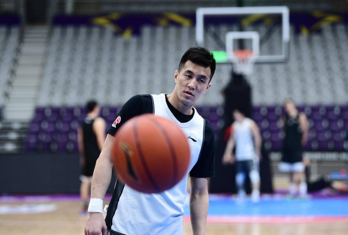 中午11点,郭艾伦伤势进展曝光,cba著名对决,辽篮夺冠遭遇障碍_比赛