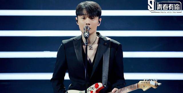 《青春有你3》导师团整体配置专业且和谐统一,由李宇春担任青春pd