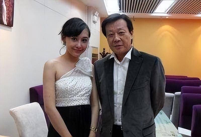 坐拥双妻的演员寇世勋,受访时说:来世不会再娶两个老婆,太累了_崔瑶琪