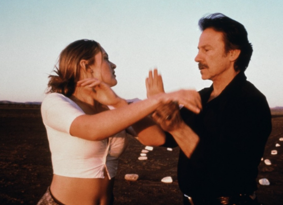 电影《圣烟》里宗教与神秘主义之间有什么样的关系?_信仰_弗雷德_上帝