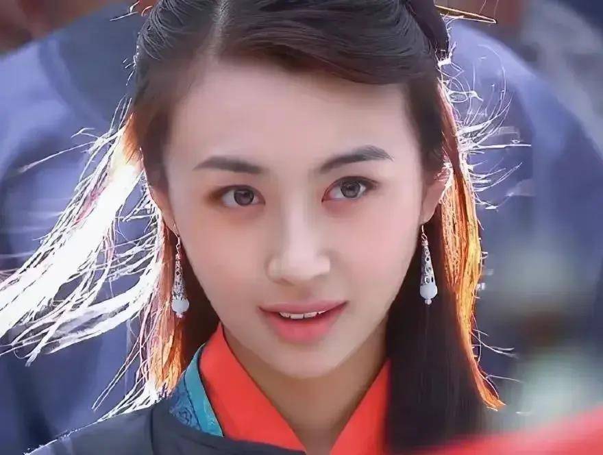 李菲儿和黄晓明相恋3年未果,35岁还是单身,如今她还好吗?