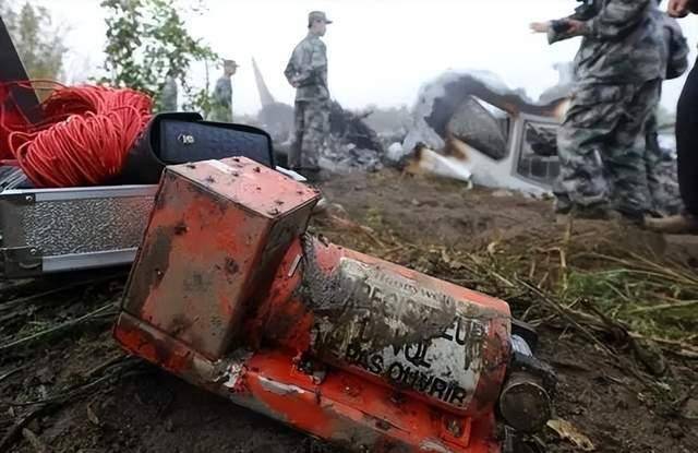 飛機撞山墜毀,乘客遺體全部消失,技術員從黑匣子找到真相_空難_事故