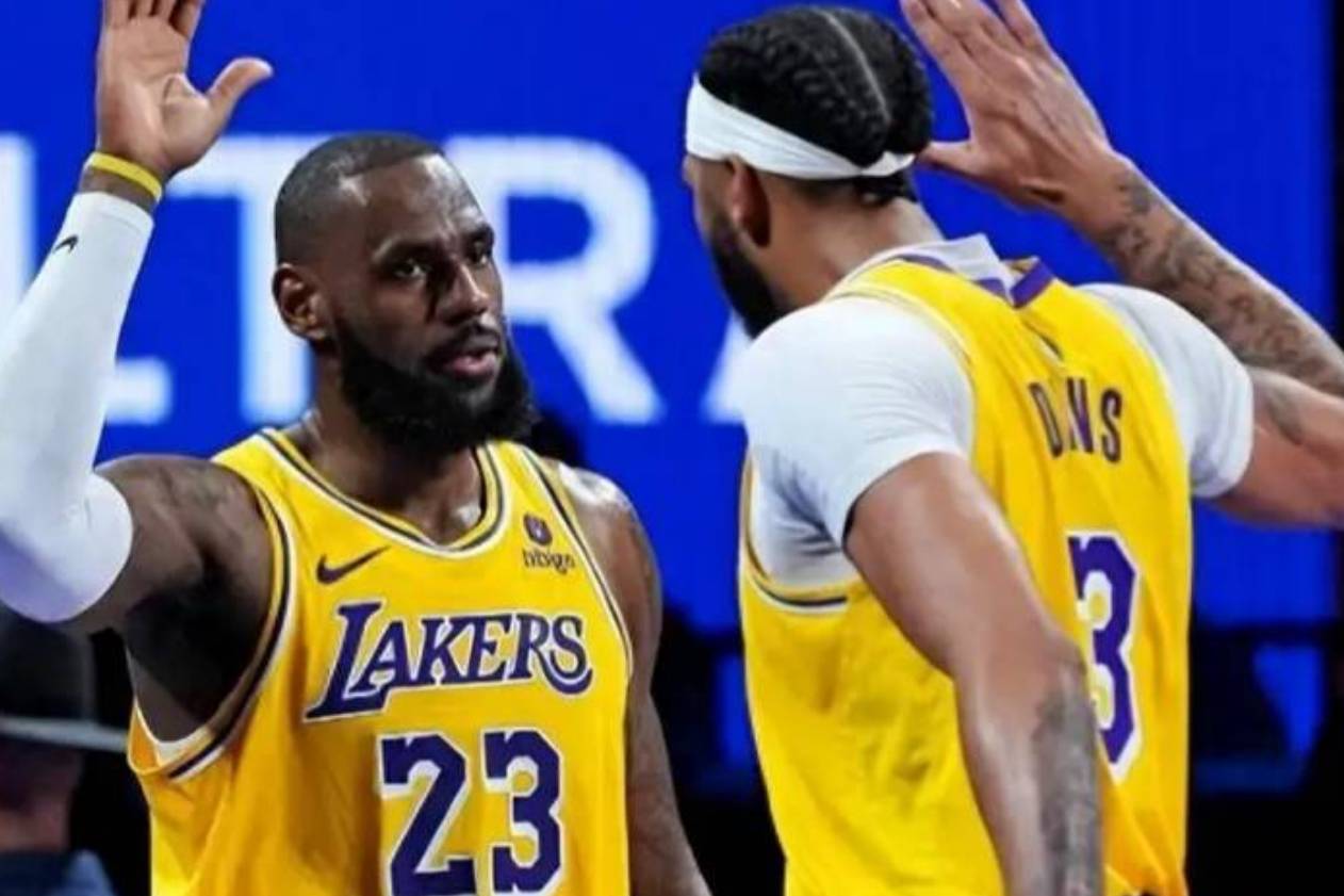 詹姆斯狂砍40分率队逆转取胜