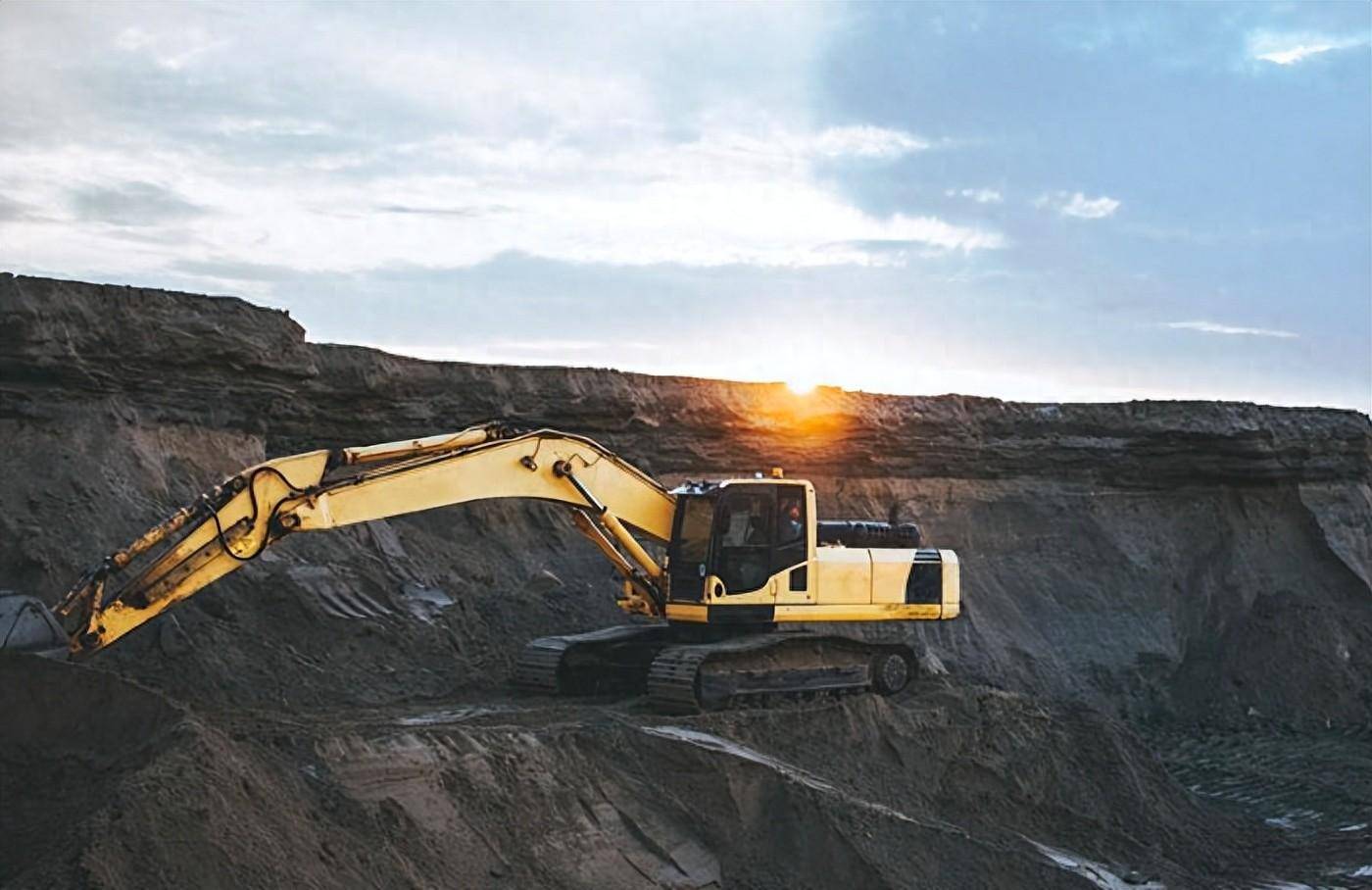 露天矿山无组织排放粉尘如何治理?_污染源_作业_进行