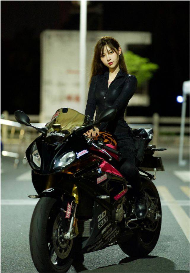 痞幼15年前学生照曝光,初中就是"纹身妹",高中喜欢玩机车_视频_网友