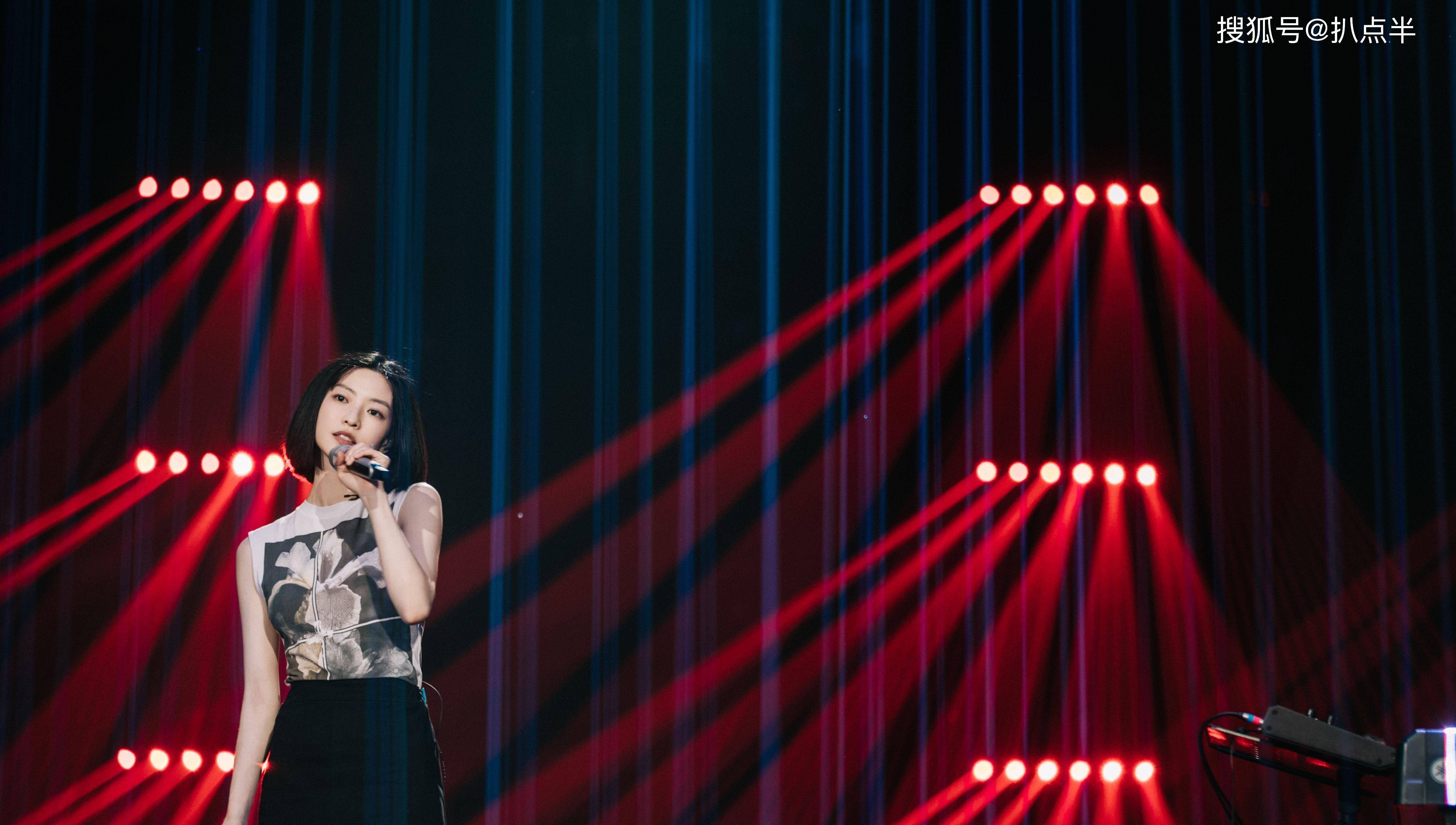 "剧抛脸"马吟吟:歌手出身不温不火,30岁转行凭《三大队》出圈_音乐