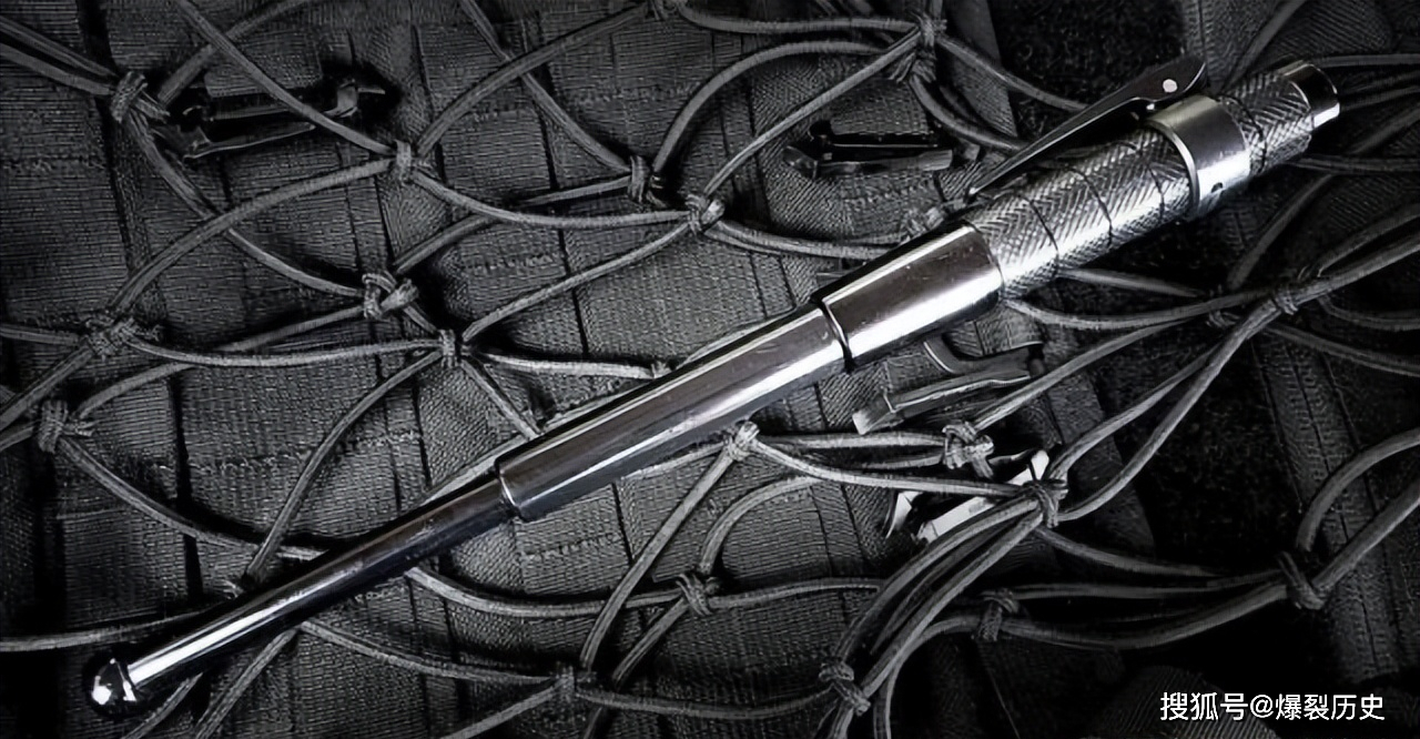 世界著名冷兵器,美国asp p12伸缩警棍,可以放在裤兜里的防身利器_甩棍