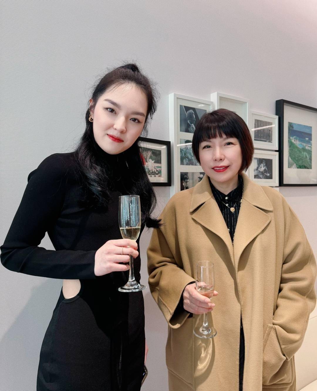 李咏女儿穿内衣自拍大秀好身材,21岁独居美国生活优渥_法图麦_网友