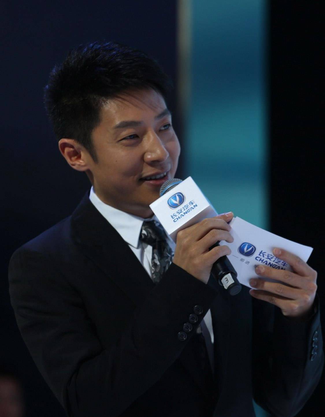 芳心纵火犯撒贝宁的背后:曾与章子怡相恋,因没钱被章母嫌弃