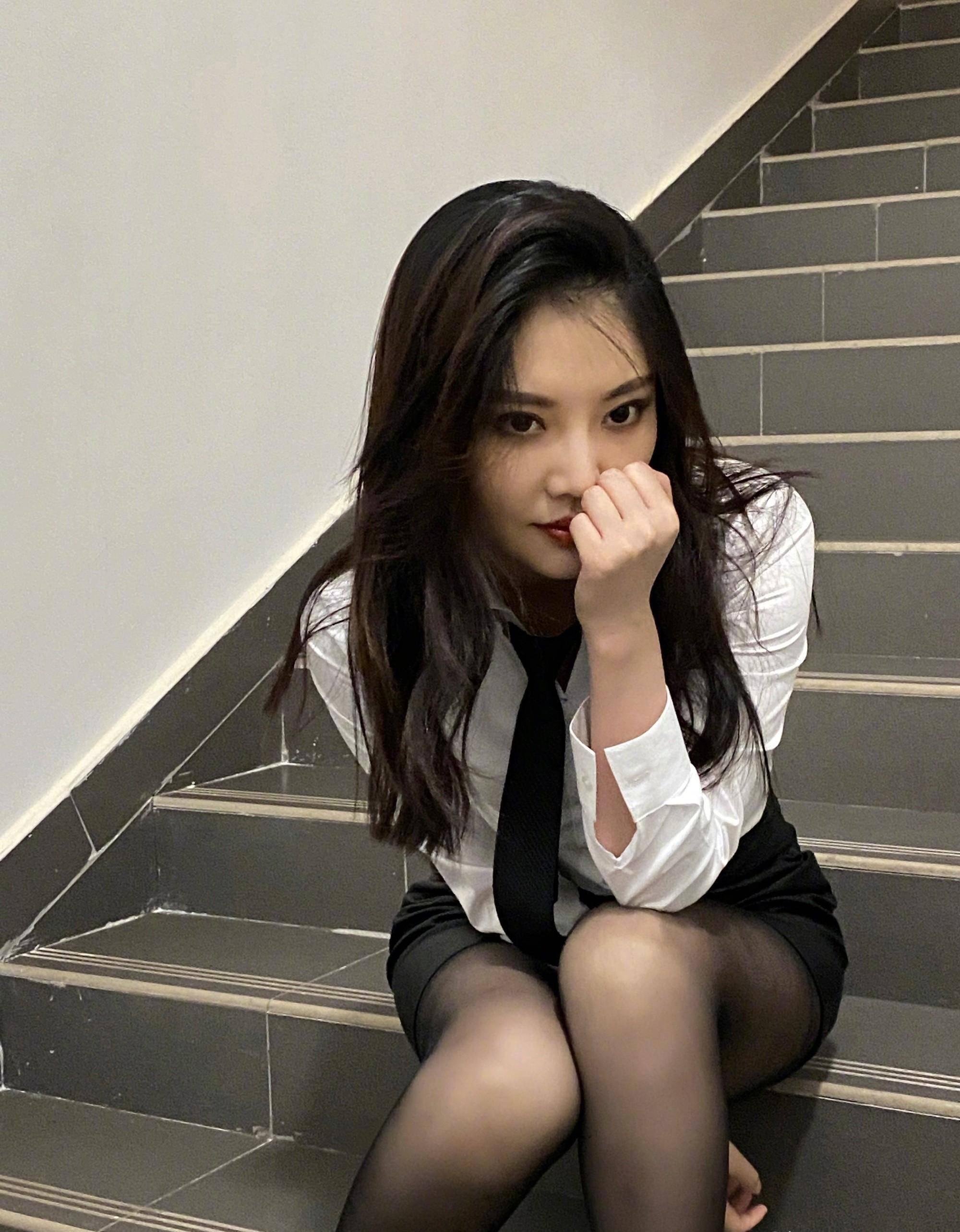 徐冬冬 极致时尚 紧身诱惑 网友:大不大的无所谓,我就喜欢这一位