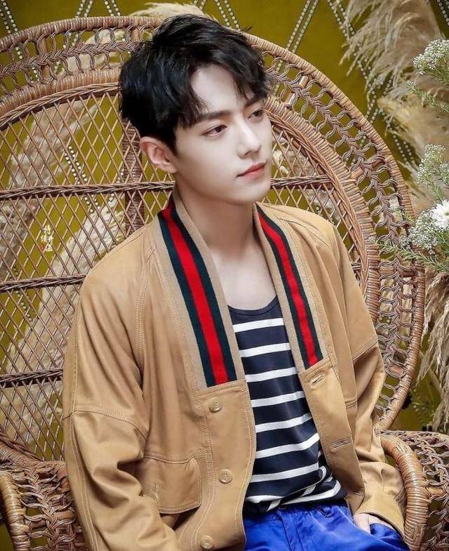 但是不管怎么能再次在央视舞台看见肖战已经很知足了