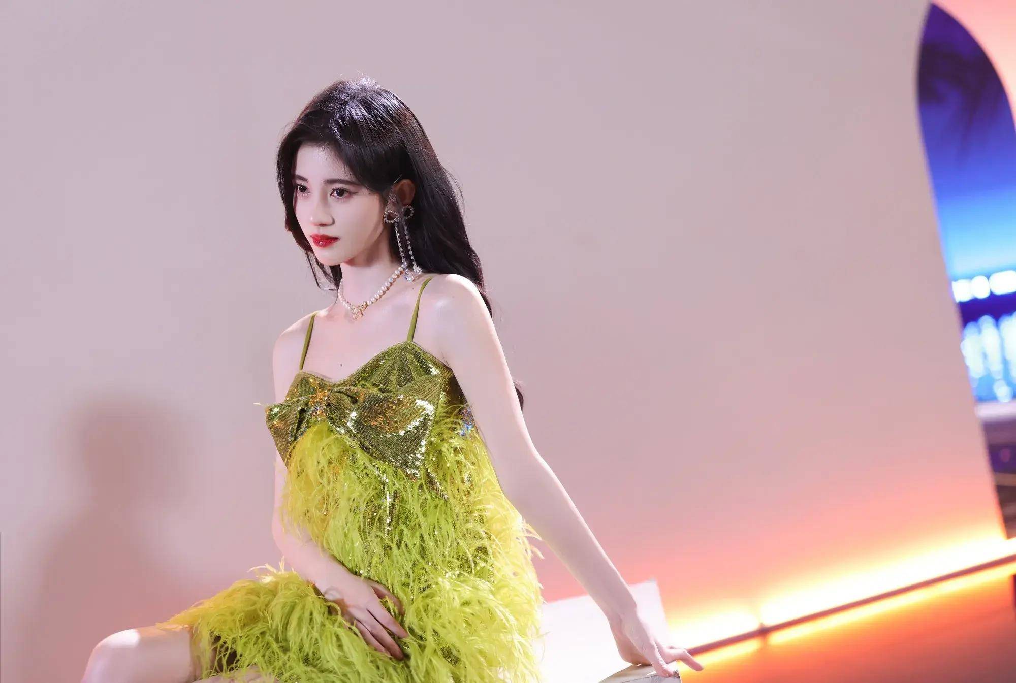 这些年惊艳我们的女星绿裙:杨幂 古力娜扎 张嘉倪 张雨绮 倪妮 鞠婧祎