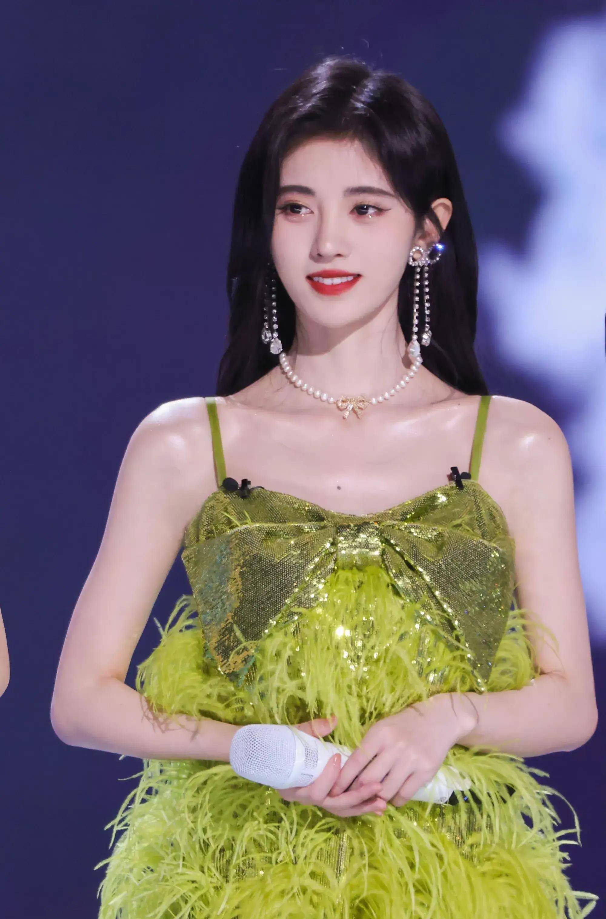 这些年惊艳我们的女星绿裙:杨幂 古力娜扎 张嘉倪 张雨绮 倪妮 鞠婧祎