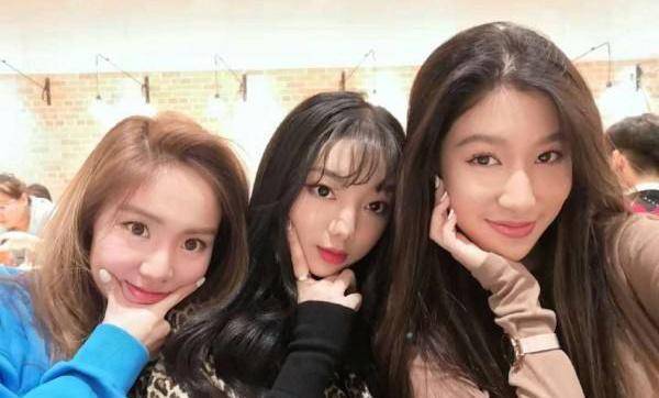 鹅厂综艺《创造101》中,由陈芳语,吴映香和李紫婷组成的3a团同样抱团