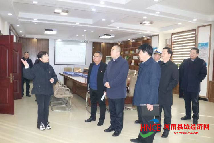 商丘人大常委会副主任梁园区委书记张兵到商丘市八中调研指导工作