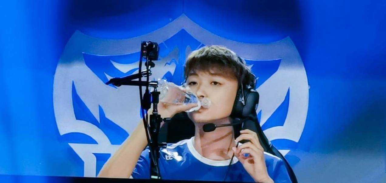 rng教练解释21年kpl问题,当时他们2000万预算,买猫神b组坐穿_cat