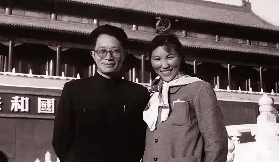 第二国歌《歌唱祖国》,烟盒上诞生传世之作,作者要发表遭退稿_王莘