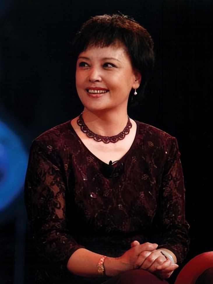 重心放在演艺圈的薛淑杰,陆续参演了《红罂粟》,《大汉天子3》,《活佛