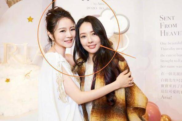 郭碧婷产后首次露面,未与向佐同框,素颜憔悴,仙气全无_变化_气质_清新