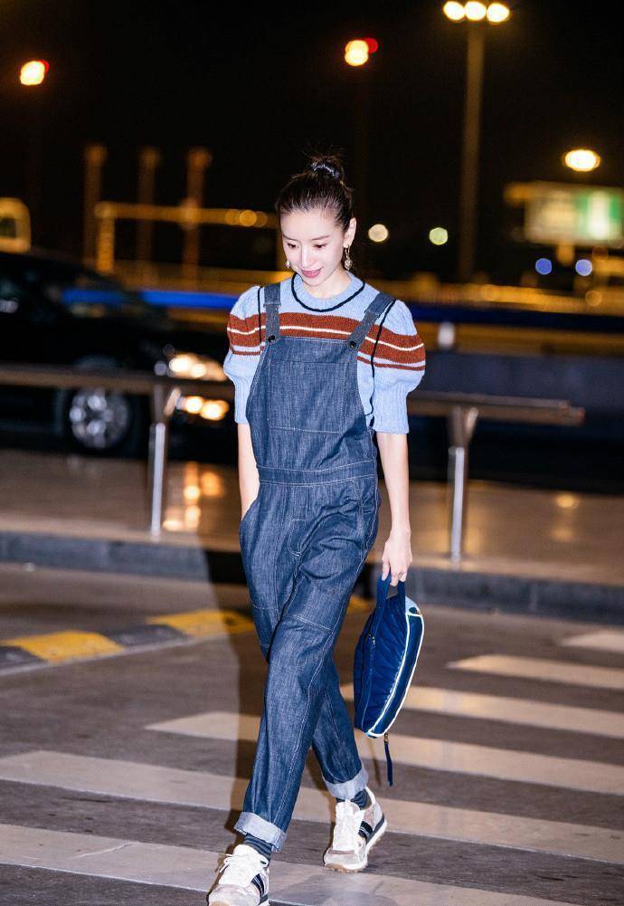 39岁董洁街拍惊艳!