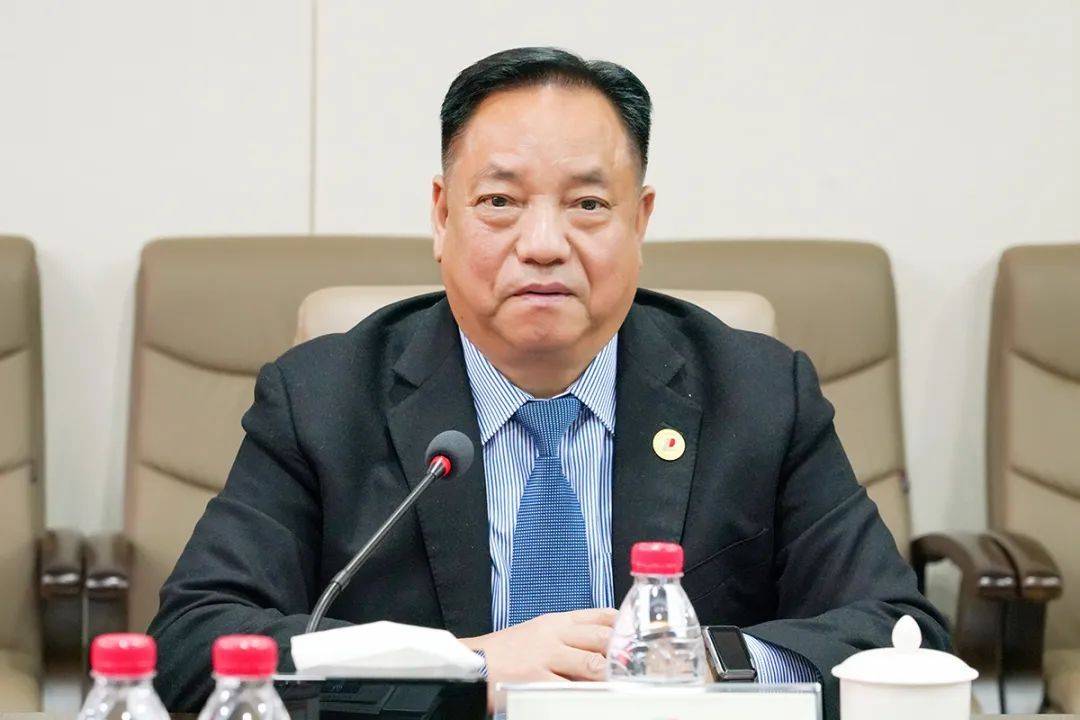 江西上饶市信州区副区长龚桃一行到人民控股考察交流