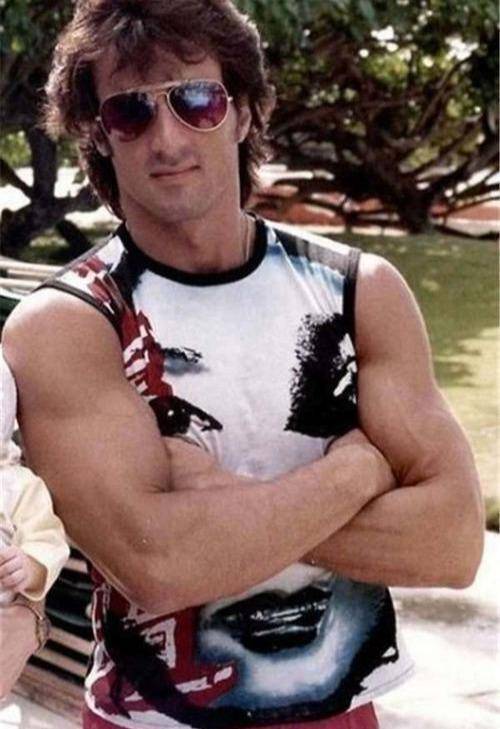 史泰龙:这才是真正的国民岳父,他的女儿个个貌美如花1米78_杰奎琳