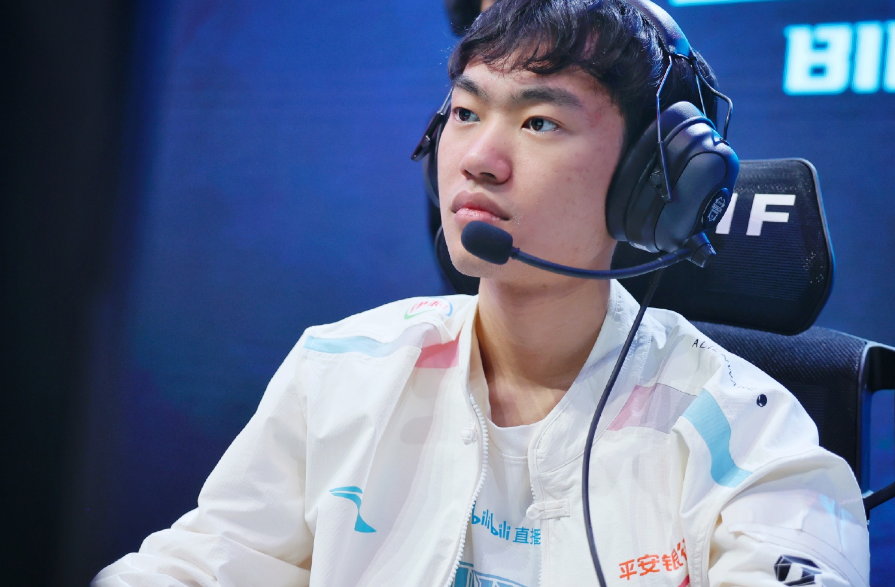 blg夺冠左手避嫌,零封老东家反成显眼包_比赛_knight_电竞