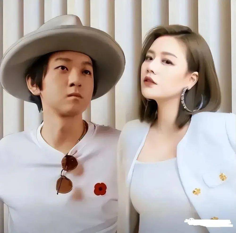 因为马思纯男友的前期太差了,得不到大家的认可.