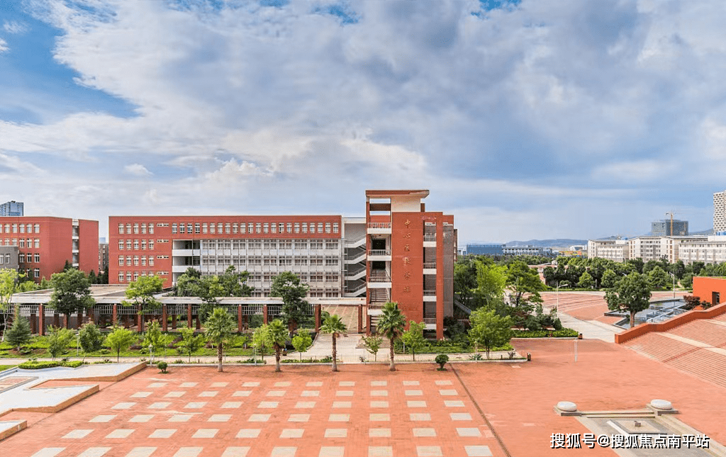 晋安区第二实验小学,晋安区第三实验小学等初高中:秀山中学,福州七中