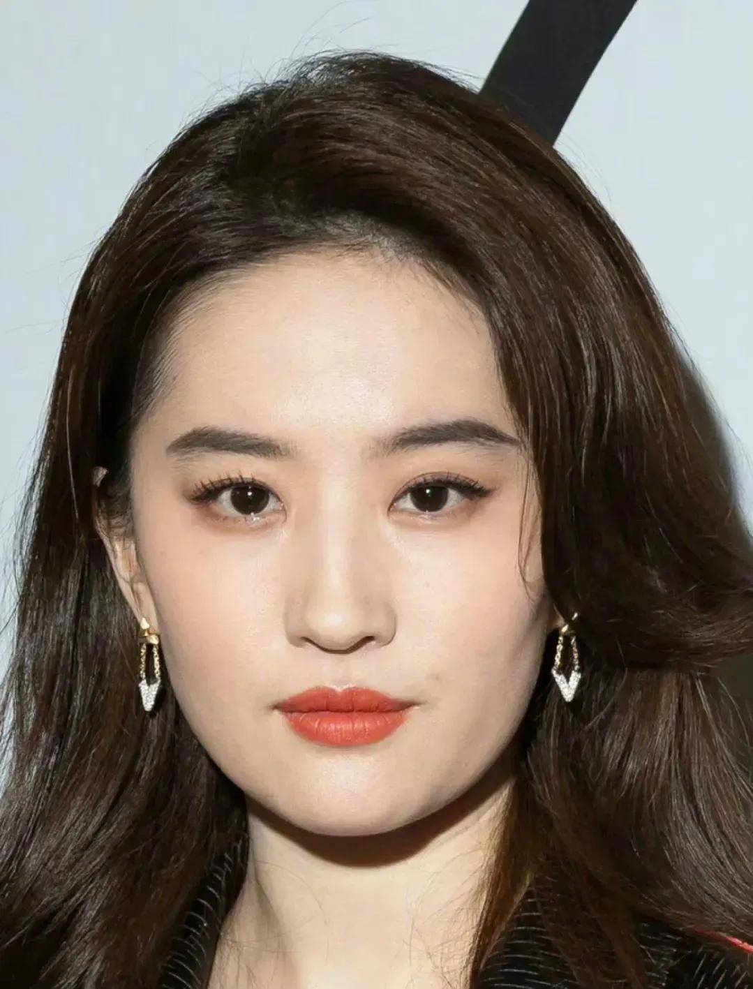 盘点这几位女星的特写生图,赵丽颖扛住了镜头,刘亦菲暴露无遗_照片