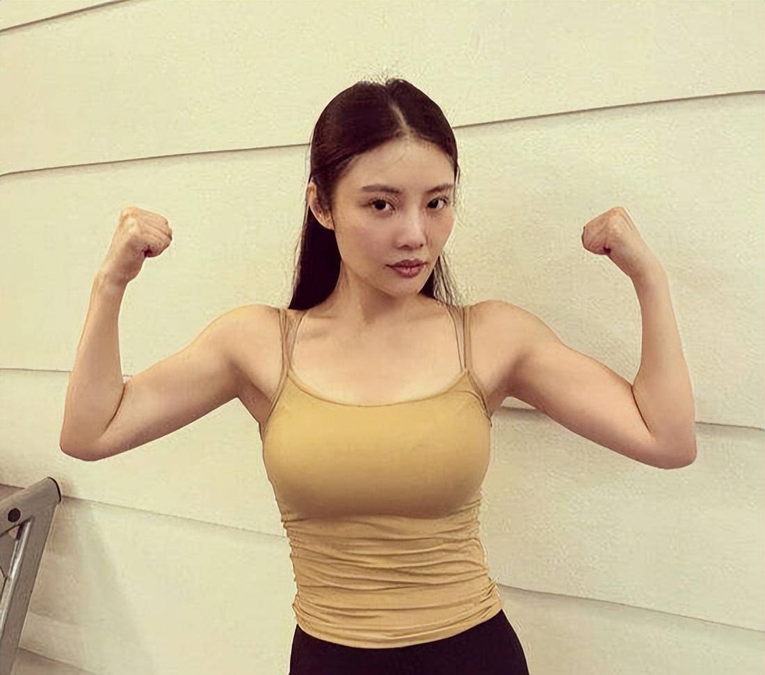 性感挂历引起争议!徐冬冬:不用给我的泳装照打码_身材_北京_时候