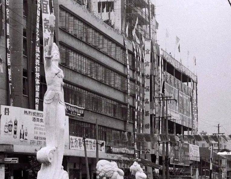 1961年,大地主劉文彩三姨太慘死街頭,瀕死前竟無留