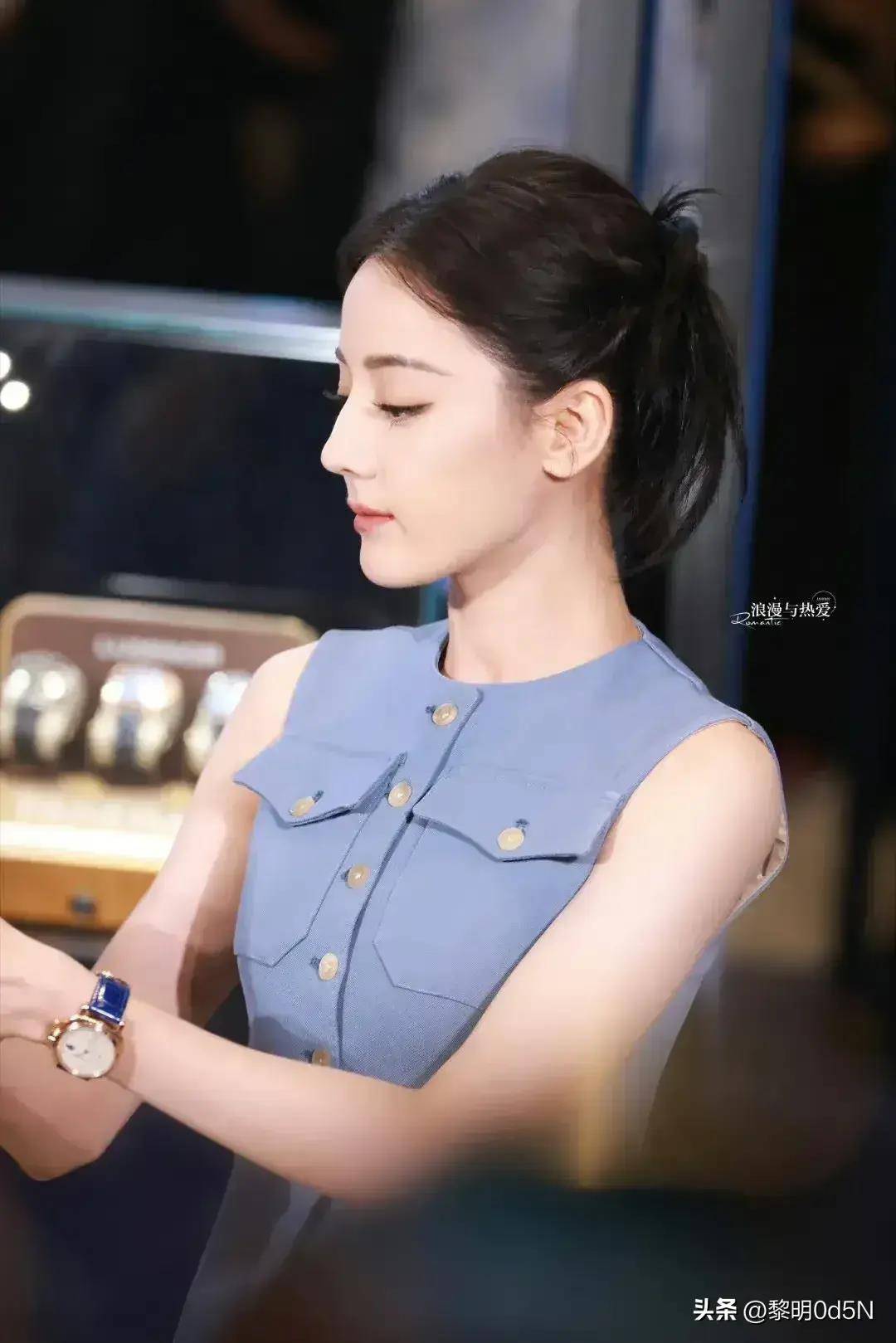 迪丽热巴现身成都_眼睛_五官_品牌