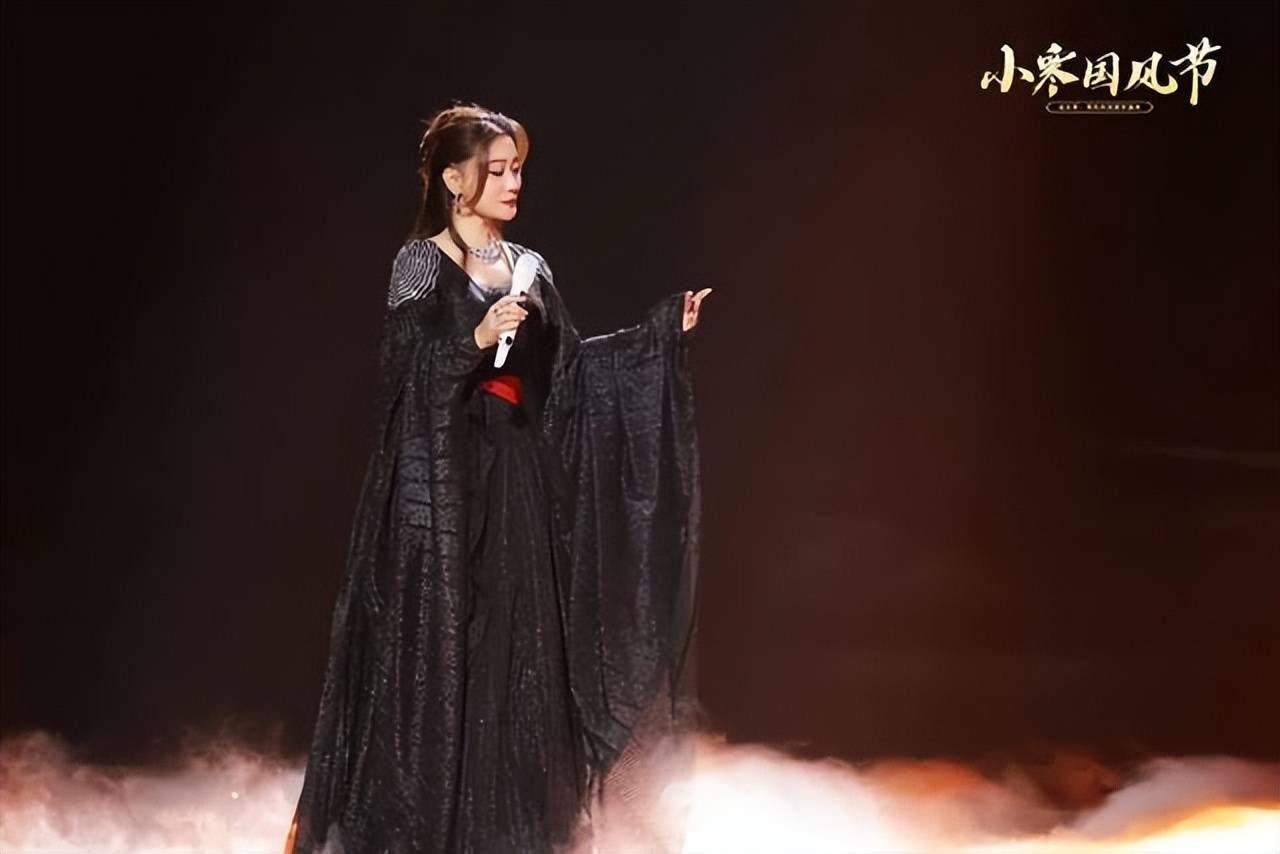 谭晶,萨顶顶,黄霄云同台飙歌,把台下观众震懵:耳朵破了_玩家_高音