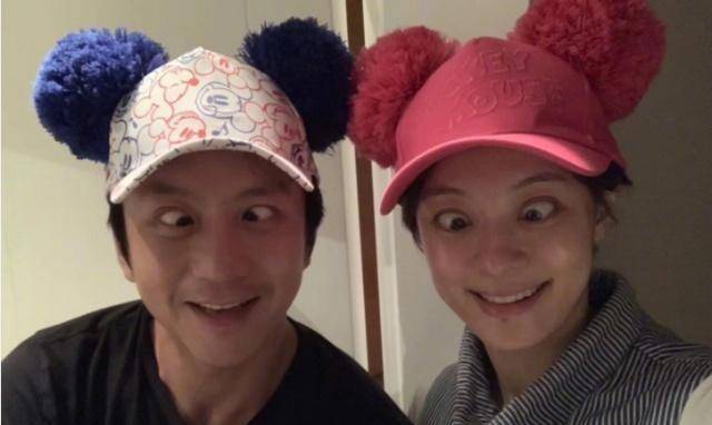 第55届金马奖现场,粉丝举邓超儿时照片,邓超孙俪瞬间笑成表情包