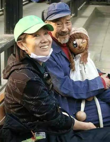 2001年,李雪健不幸患上癌症,妻子流泪说:我愿用我的命换他的命_于海