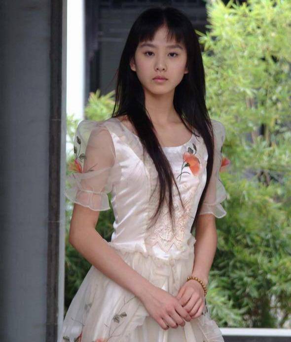 刘诗诗的上位往事:躲了刘亦菲12年,最后逆袭成为85后小花_蔡艺侬_唐人