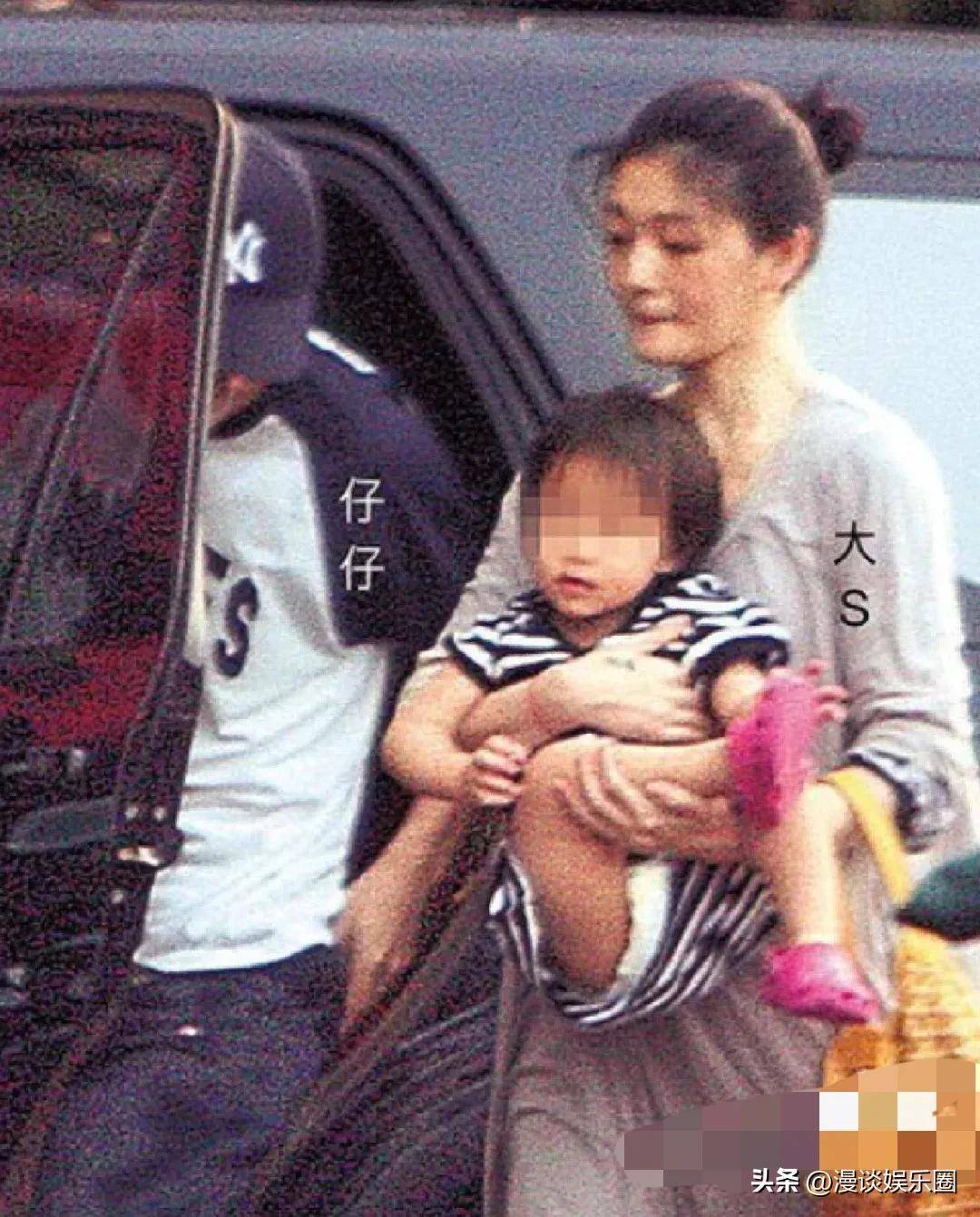 而大s不允许仔仔和其他女生有任何联系,而仔仔也许是旧情未了曾经给